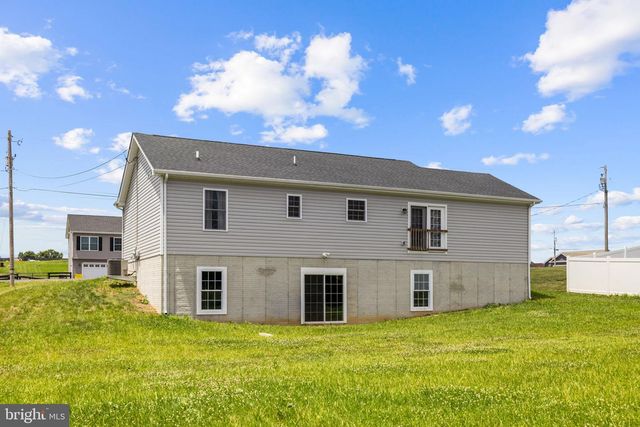 300 HANNAH LN, Bunker Hill, WV 25413