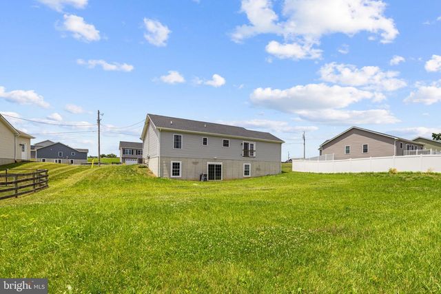 300 HANNAH LN, Bunker Hill, WV 25413