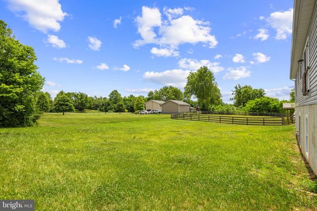 300 HANNAH LN, Bunker Hill, WV 25413