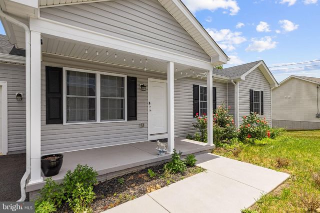 300 HANNAH LN, Bunker Hill, WV 25413