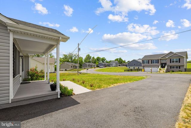 300 HANNAH LN, Bunker Hill, WV 25413
