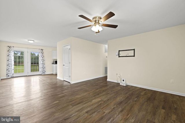 300 HANNAH LN, Bunker Hill, WV 25413