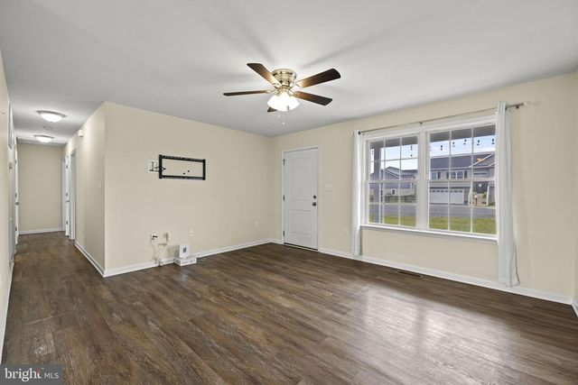 300 HANNAH LN, Bunker Hill, WV 25413