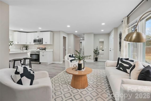 824 Kentberry Drive, Charlotte, NC 28214