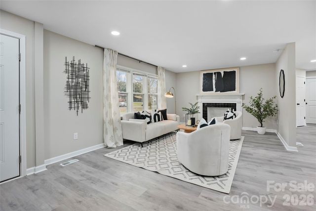 824 Kentberry Drive, Charlotte, NC 28214