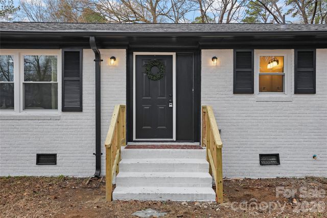 824 Kentberry Drive, Charlotte, NC 28214