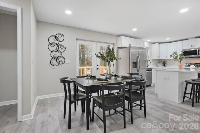 824 Kentberry Drive, Charlotte, NC 28214