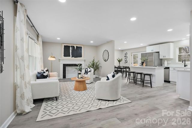 824 Kentberry Drive, Charlotte, NC 28214