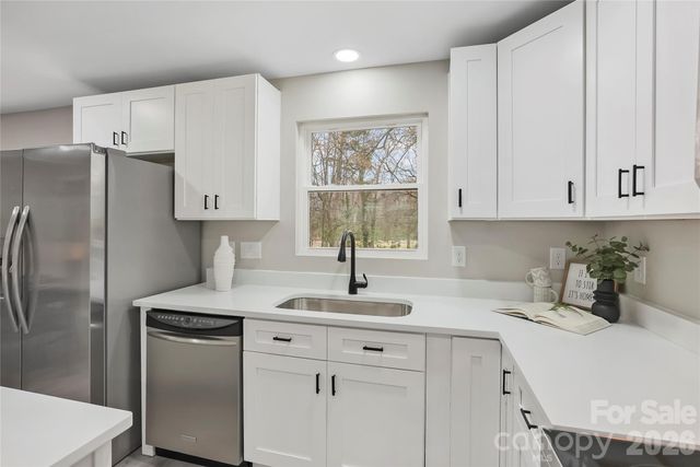 824 Kentberry Drive, Charlotte, NC 28214