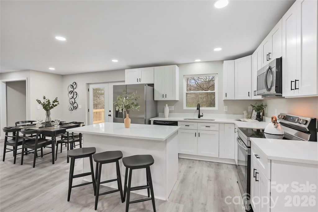 824 Kentberry Drive, Charlotte, NC 28214