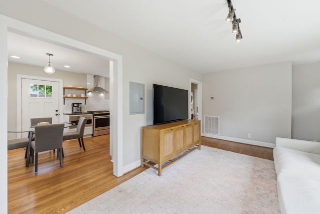 944 Chickasaw Ave, Nashville, TN 37207