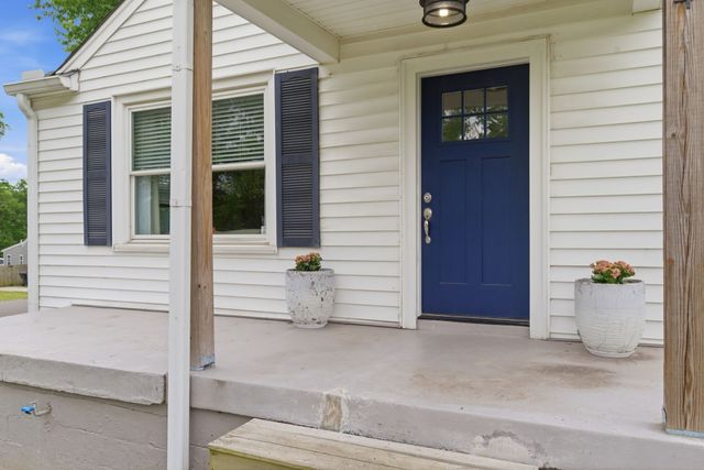 944 Chickasaw Ave, Nashville, TN 37207