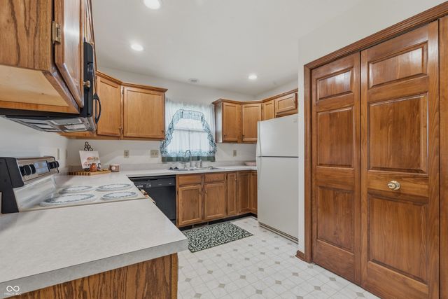 737 Cottage Lane, Greenwood, IN 46143