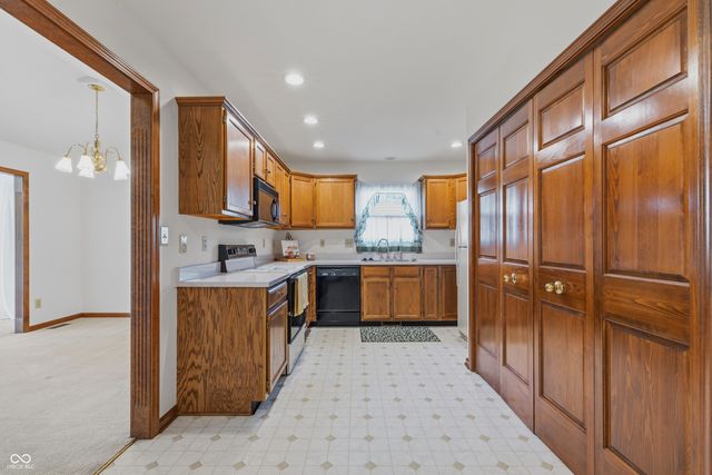 737 Cottage Lane, Greenwood, IN 46143