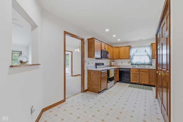 737 Cottage Lane, Greenwood, IN 46143