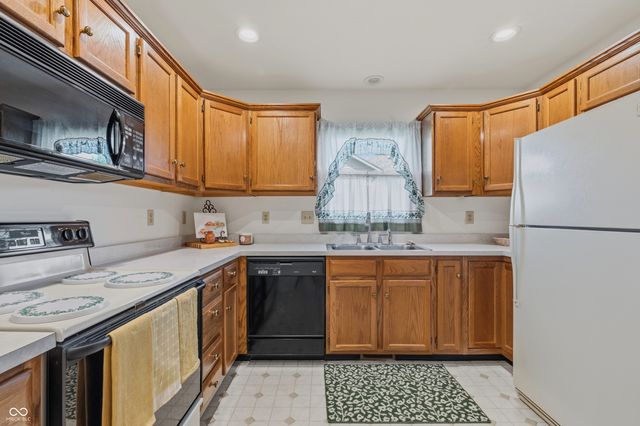 737 Cottage Lane, Greenwood, IN 46143