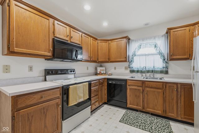 737 Cottage Lane, Greenwood, IN 46143