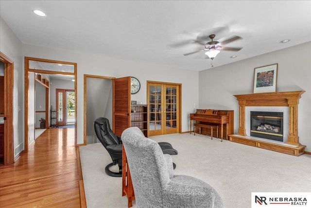 913 Woodland Avenue, Papillion, NE 68046