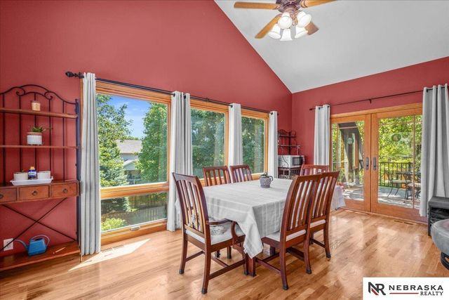 913 Woodland Avenue, Papillion, NE 68046