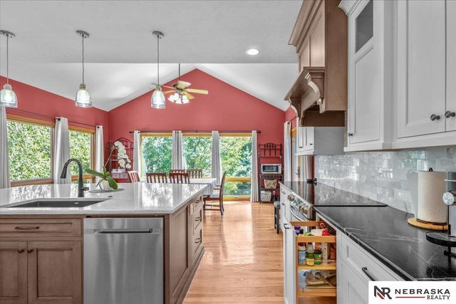 913 Woodland Avenue, Papillion, NE 68046