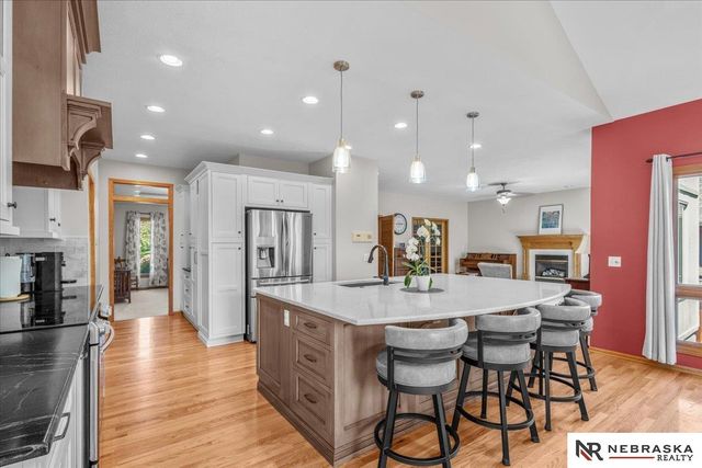 913 Woodland Avenue, Papillion, NE 68046