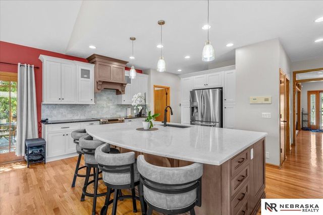 913 Woodland Avenue, Papillion, NE 68046