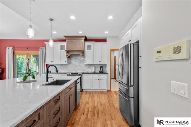 913 Woodland Avenue, Papillion, NE 68046