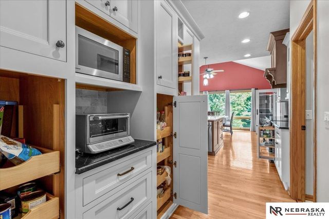 913 Woodland Avenue, Papillion, NE 68046