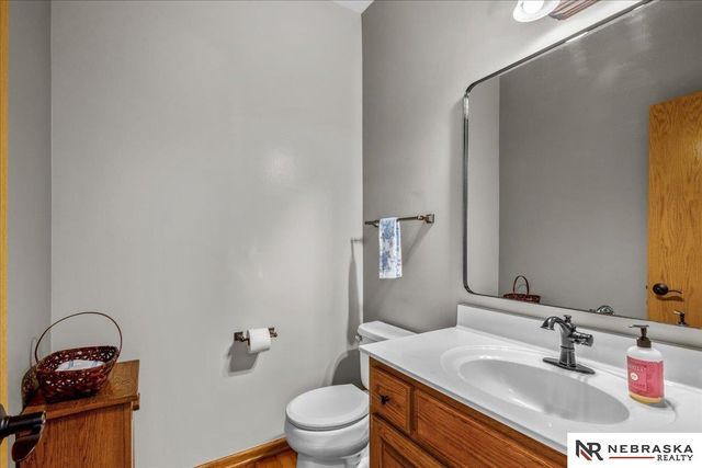 913 Woodland Avenue, Papillion, NE 68046
