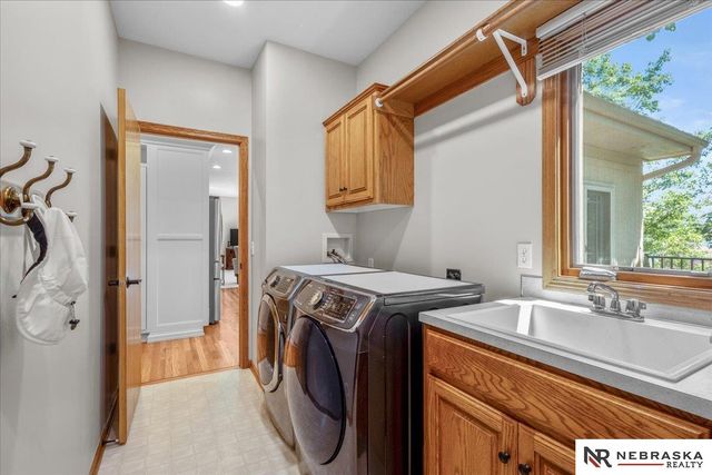 913 Woodland Avenue, Papillion, NE 68046