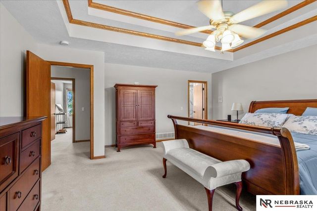913 Woodland Avenue, Papillion, NE 68046