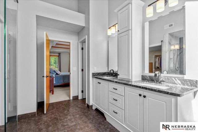913 Woodland Avenue, Papillion, NE 68046