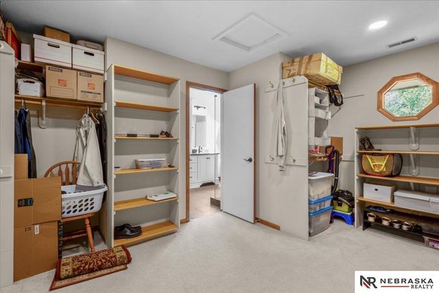 913 Woodland Avenue, Papillion, NE 68046