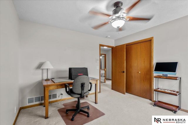 913 Woodland Avenue, Papillion, NE 68046