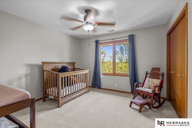 913 Woodland Avenue, Papillion, NE 68046