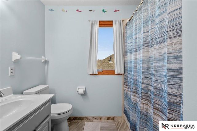 913 Woodland Avenue, Papillion, NE 68046