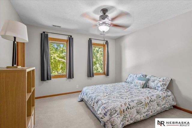 913 Woodland Avenue, Papillion, NE 68046