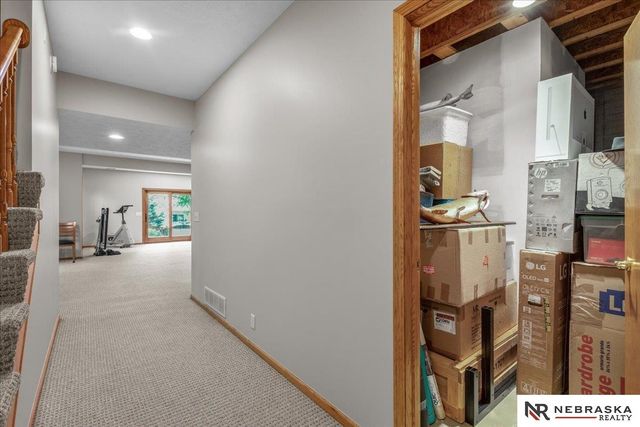 913 Woodland Avenue, Papillion, NE 68046