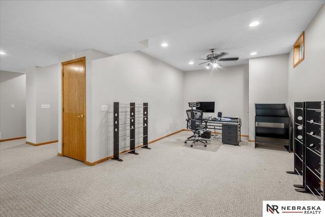 913 Woodland Avenue, Papillion, NE 68046