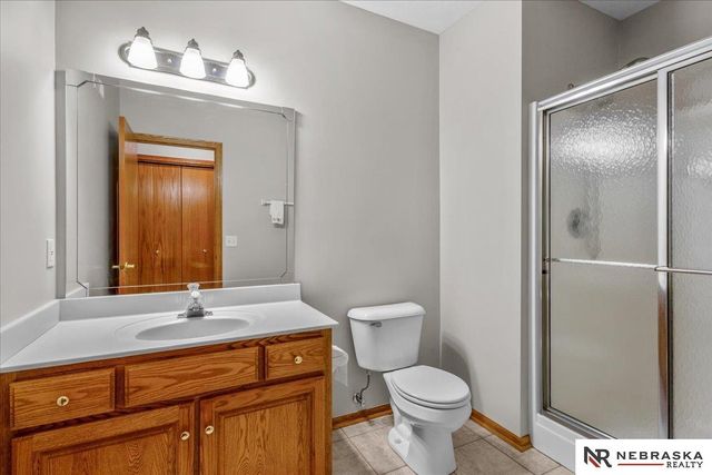 913 Woodland Avenue, Papillion, NE 68046