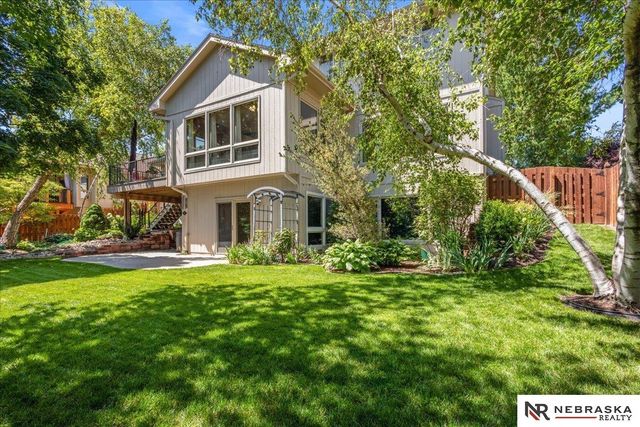 913 Woodland Avenue, Papillion, NE 68046