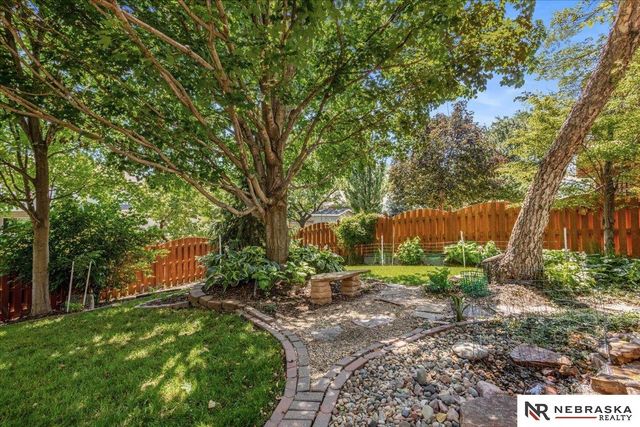 913 Woodland Avenue, Papillion, NE 68046