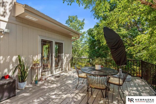 913 Woodland Avenue, Papillion, NE 68046