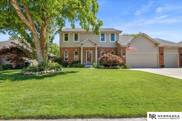 913 Woodland Avenue, Papillion, NE 68046
