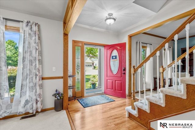 913 Woodland Avenue, Papillion, NE 68046
