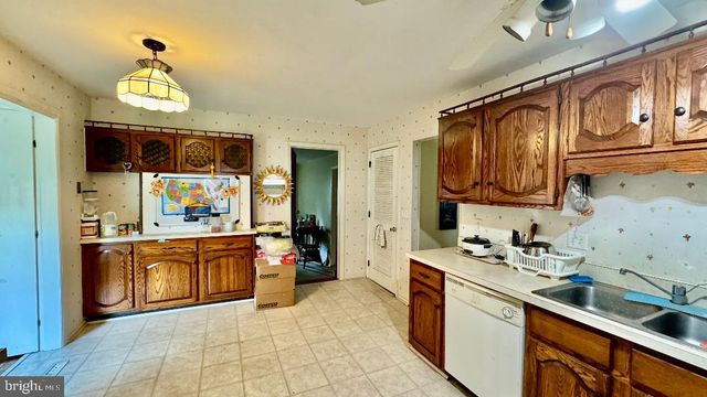 302 VASSAR DR, Newark, DE 19711