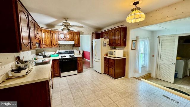 302 VASSAR DR, Newark, DE 19711