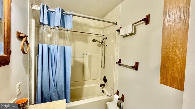 302 VASSAR DR, Newark, DE 19711