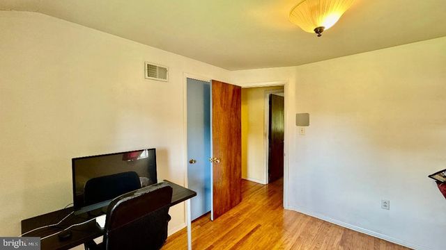 302 VASSAR DR, Newark, DE 19711