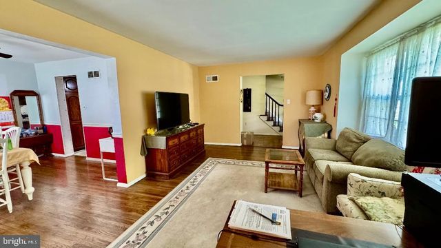 302 VASSAR DR, Newark, DE 19711